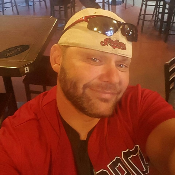 Profile Picture of Jonathan Winans (@jwinans36) on Poshmark