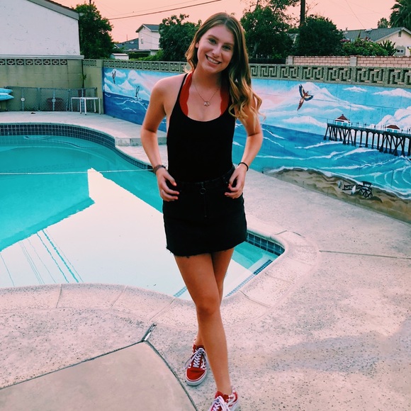 Profile Picture of Bailey Fritz (@baileyfritz13) on Poshmark