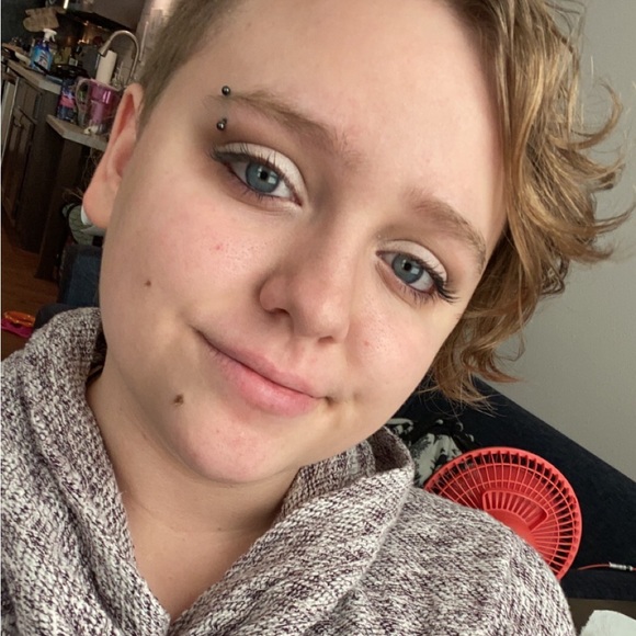 Profile Picture of Melody Ortendahl (@chemalia) on Poshmark