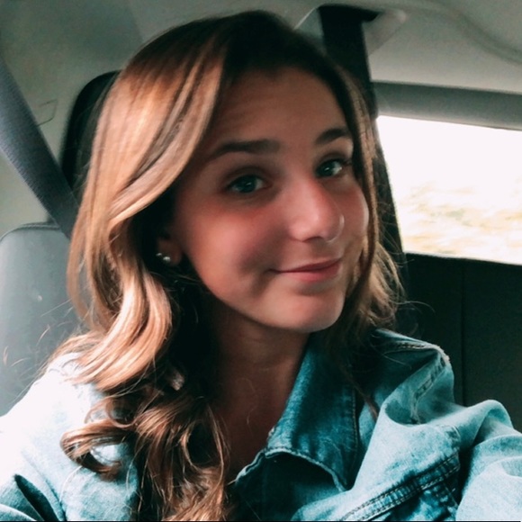 Alexandra Spiegel - Poshmark Profile Picture of Alexandra Spiegel (@alexspiegel) on Poshmark