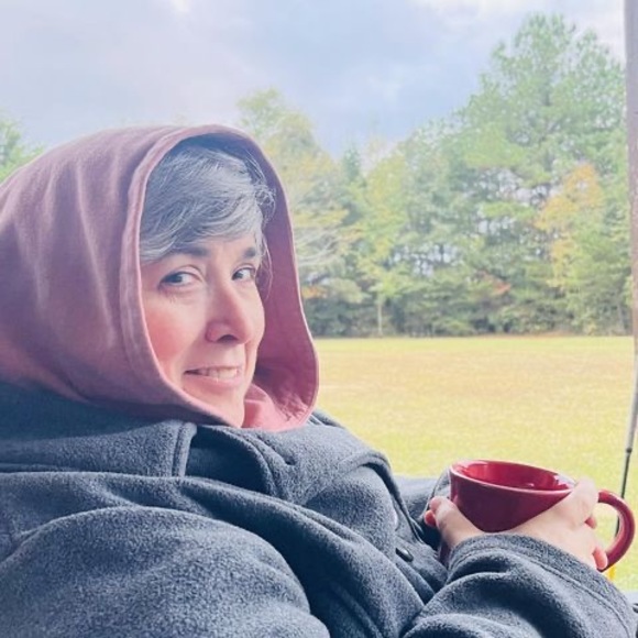 Profile Picture of Beth Curlee (@bamagal907) on Poshmark