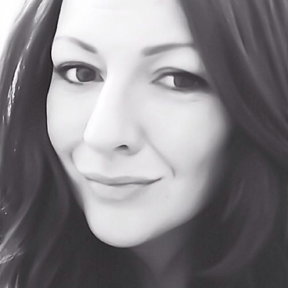 Profile Picture of Jennifer Pasquill (@jennpasquill) on Poshmark