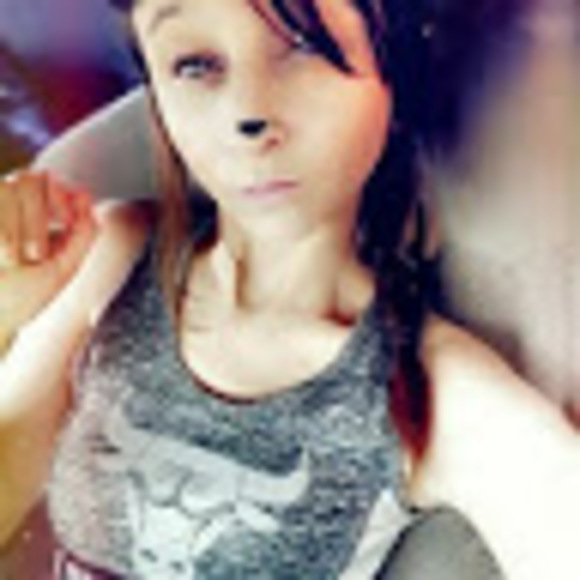 Profile Picture of Caitlyn Sweazey (@ktttx3) on Poshmark