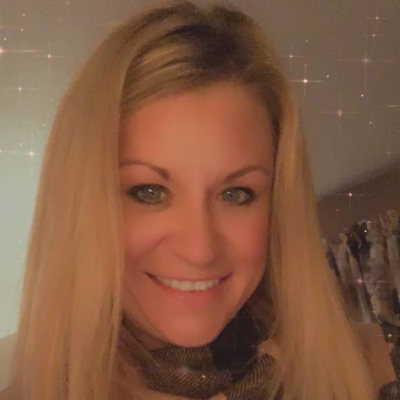 Profile Picture of Kimberly Konrad (@kimk1011) on Poshmark