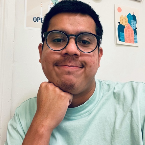 Profile Picture of Michael Duran (@mikethejournal) on Poshmark