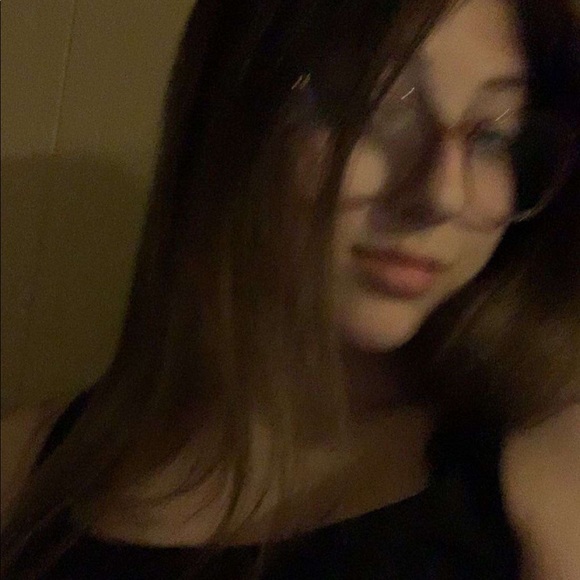 Profile Picture of Kaylee Linkous (@kayleelinkous) on Poshmark
