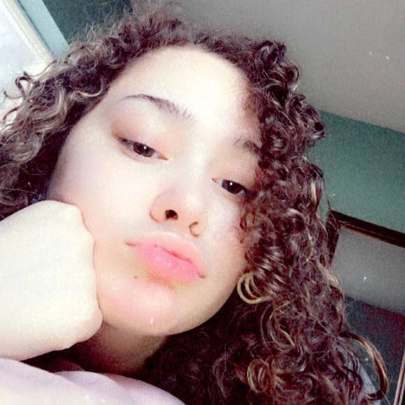 Profile Picture of Carlie Reddington (@carlie_r) on Poshmark