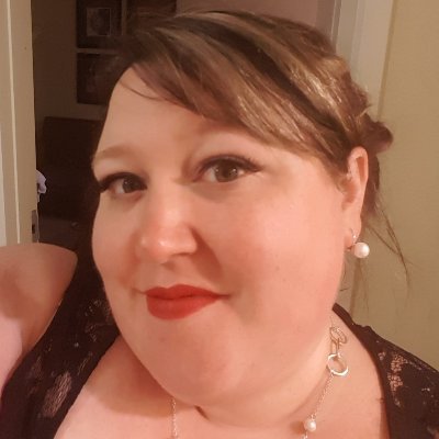 Profile Picture of Julia Laporte (@Jhoolia42) on Twitter