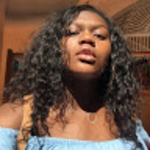 Profile Picture of Simply Samantha matthews (@simplysamant447) on Poshmark