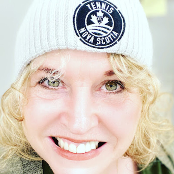 Profile Picture of Maxine Goldsmith (@maxigoldsmith) on Poshmark