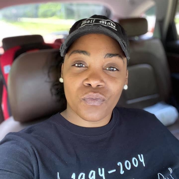 Profile Picture of Ashley Bunch (@1985anb) on Poshmark