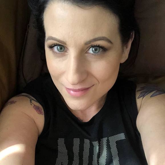 Korynn Pecchioni - Poshmark Profile Picture of Korynn Pecchioni (@kmp613) on Poshmark