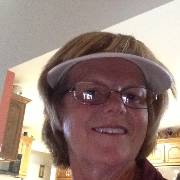 Profile Picture of Dina Quinley (@dinamq) on Poshmark