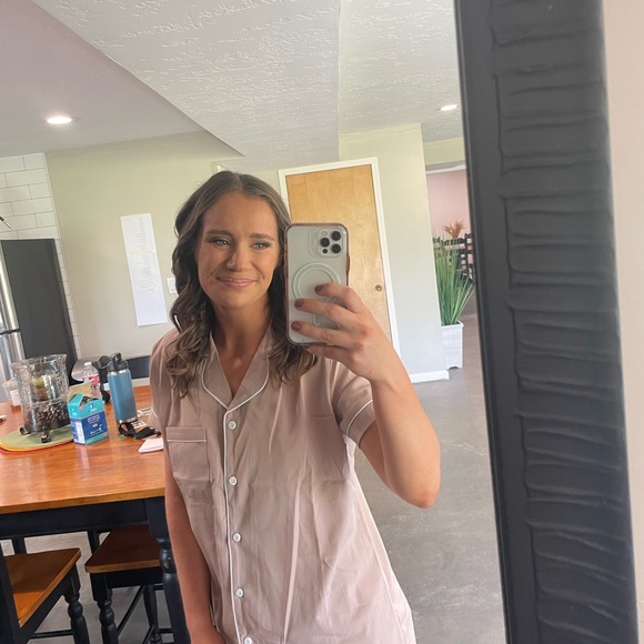 Profile Picture of Allison Kirby (@allisonfkirby) on Poshmark