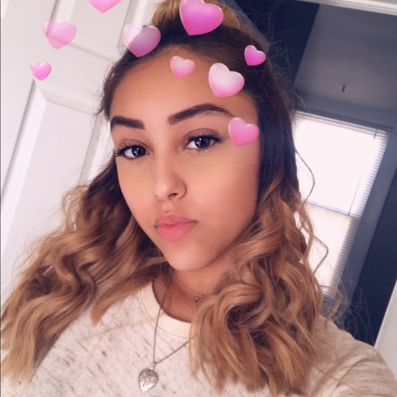 Profile Picture of Amanda Rodriguez (@mandaxoxo_) on Poshmark