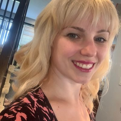 Profile Picture of Emily Langlois (@eltreasuretrove) on Twitter