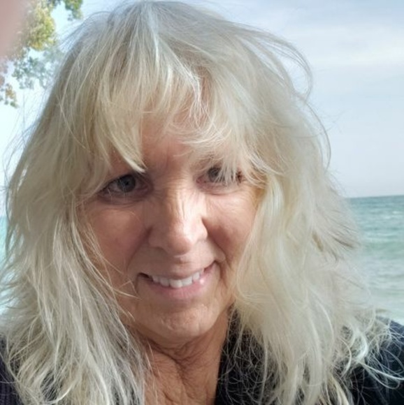 Profile Picture of Lorrie Howell (@vanity1954) on Poshmark
