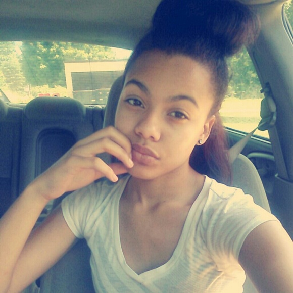 Profile Picture of Kevina Person (@kevina_alsina) on Poshmark