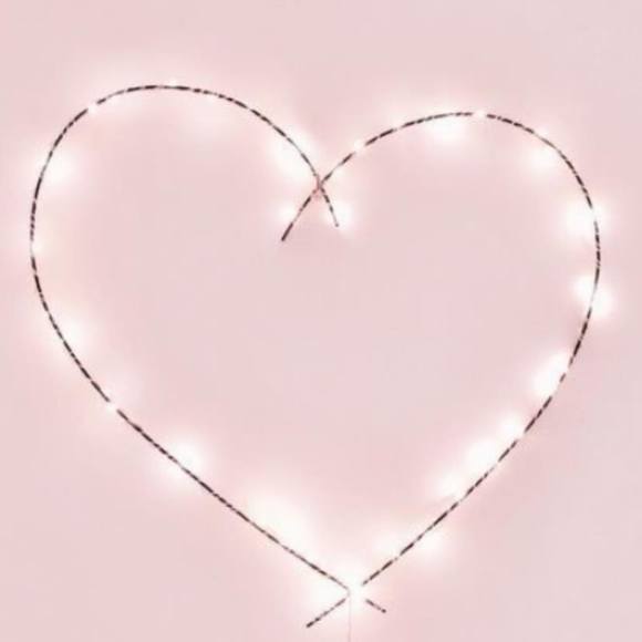 Profile Picture of Melissa Mitchell roncka (@mroncka) on Poshmark