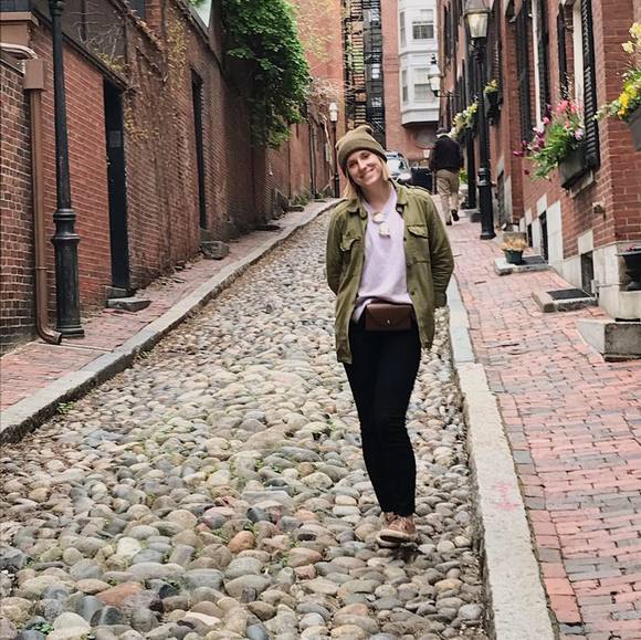 Profile Picture of Jade Bryngelson (@jadebryn) on Poshmark