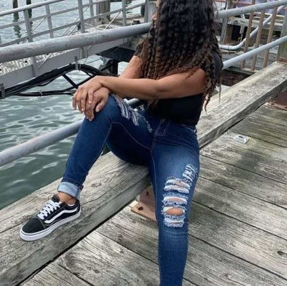 Profile Picture of Noemi Pena (@noemip) on Poshmark