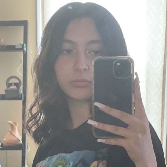 Profile Picture of Adriana Maya (@mayaa200624) on Poshmark