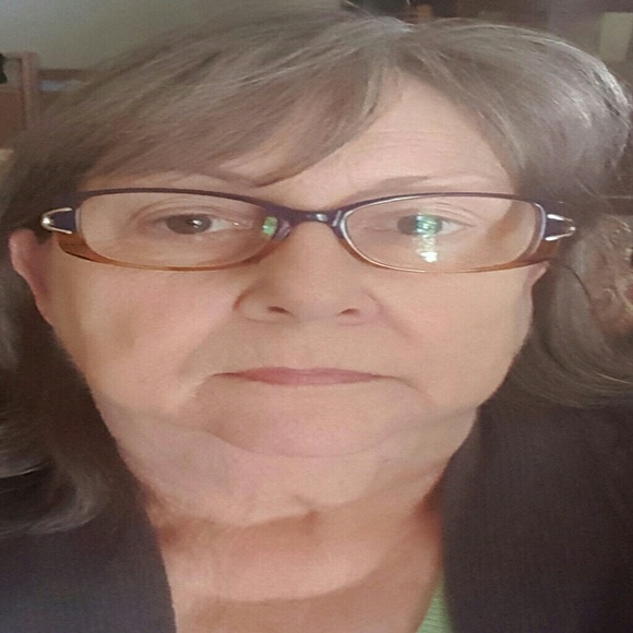 Profile Picture of Ruthanne Stencel (@stensul) on Poshmark