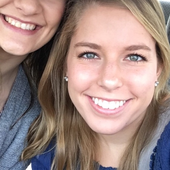 Profile Picture of Mandy Cummings (@mandy_1995) on Poshmark