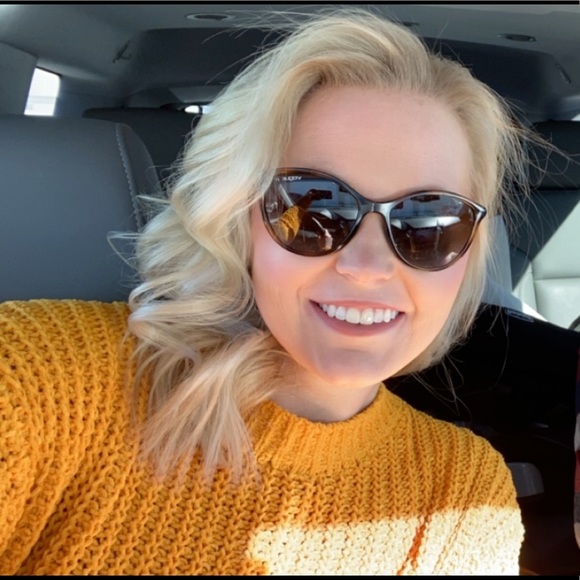 Profile Picture of Hollie Boyd (@holliem1192) on Poshmark