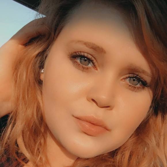 Profile Picture of Sky Winsky (@skylynn1998) on Poshmark