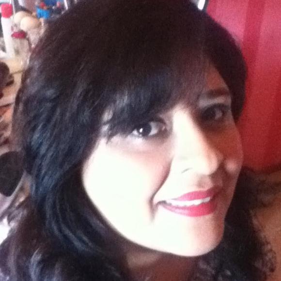 Profile Picture of Fabiola Sandoval (@fab_i_25) on Poshmark