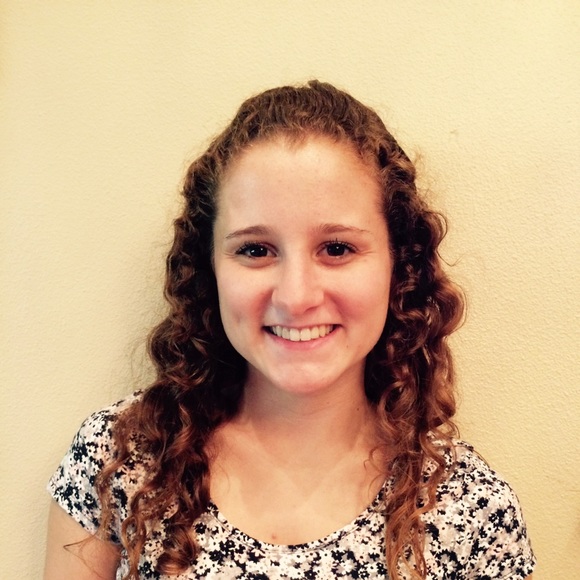 Profile Picture of Petrina Picariello (@petrina17) on Poshmark