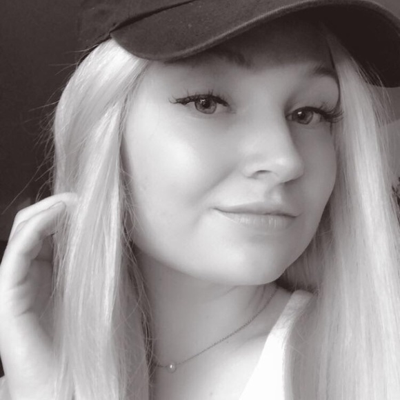 Profile Picture of Marybeth Mcdade (@18mcdadem) on Poshmark