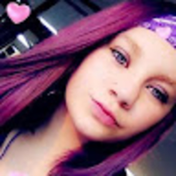 Profile Picture of Alivia Thompson (@aliviathomps448) on Poshmark