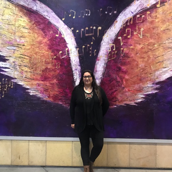 Profile Picture of Kiara Recendez (@myenchantedmaak) on Poshmark