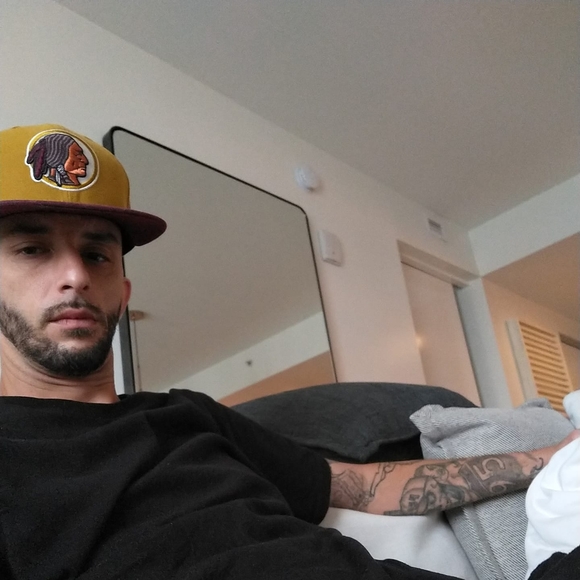 Profile Picture of Tony Lanza (@tonylanza) on Poshmark