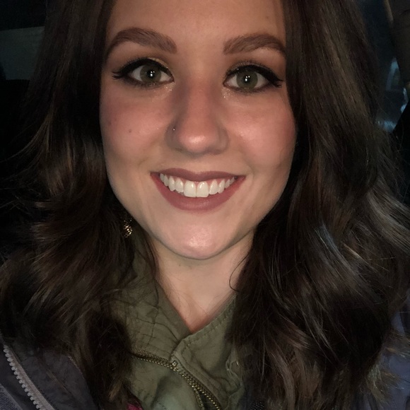 Profile Picture of Brianne Arthurs (@brianne_arthurs) on Poshmark