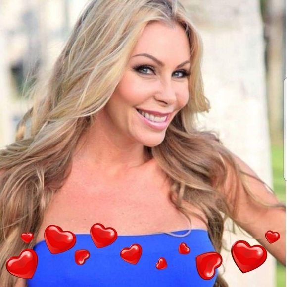 Profile Picture of Sharise Neil (@sruddell1) on Poshmark