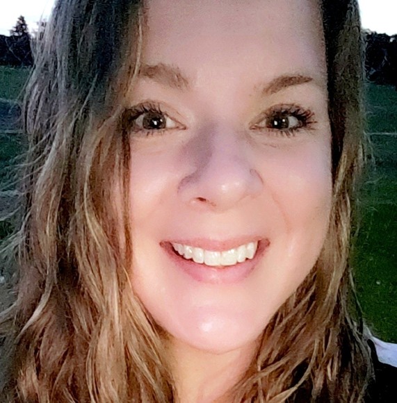 Profile Picture of Amanda Gangelhoff (@mandy18150) on Poshmark