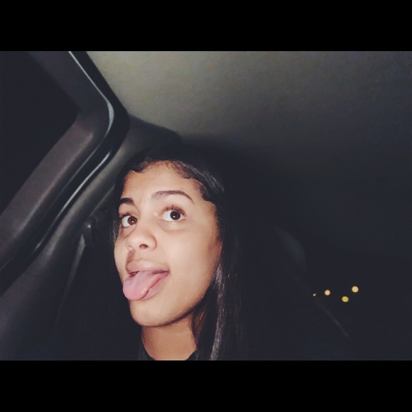 Profile Picture of Gabby Hartnell (@gabbydevae) on Poshmark