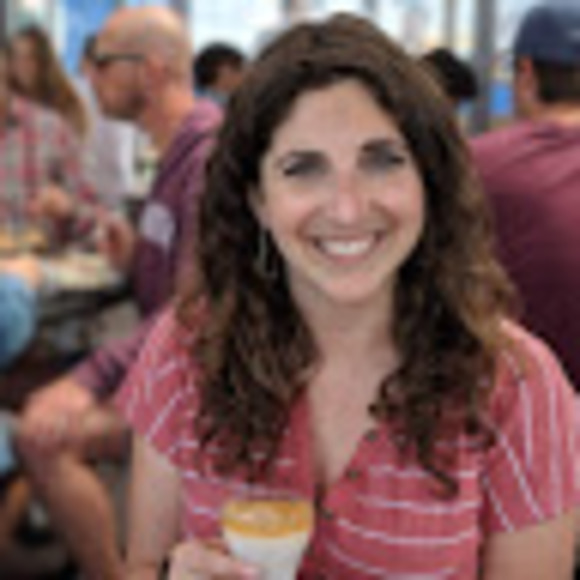 Profile Picture of Leah Rosenthal (@leah_rosenthal) on Poshmark