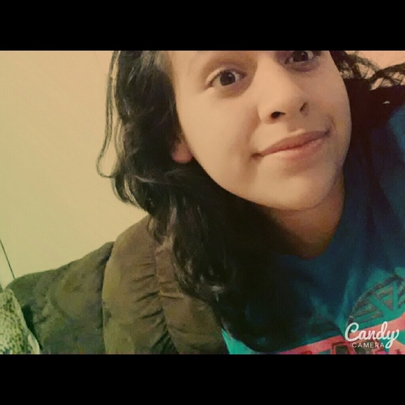 Profile Picture of Julianna Leal (@julianna7281) on Poshmark