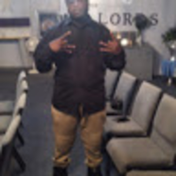 Profile Picture of Leotis Scott (@leotisscott774) on Poshmark