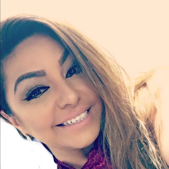 Profile Picture of Lucy Benavides (@lucybenavides) on Poshmark