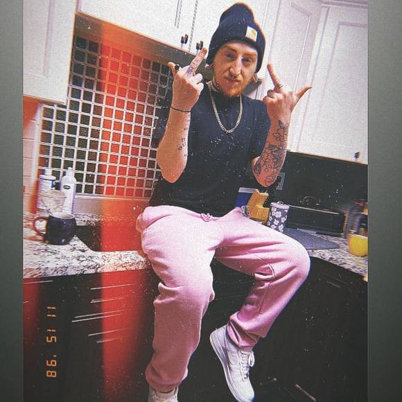 Profile Picture of Billy Griggle (@billygriggle) on Poshmark