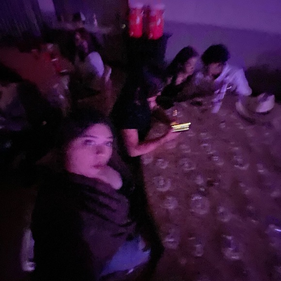 Profile Picture of Chasitey Mendoza (@chasmendoza07) on Poshmark