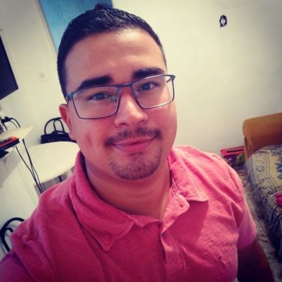 Profile Picture of Emerson Teixeira (@eteixeira494) on Poshmark