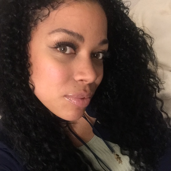 Profile Picture of Leonarda Vargas (@adarrah05) on Poshmark