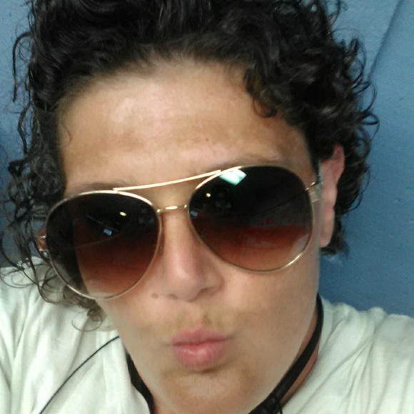 Profile Picture of Danielle Ruby (@rubydanielle813) on Poshmark