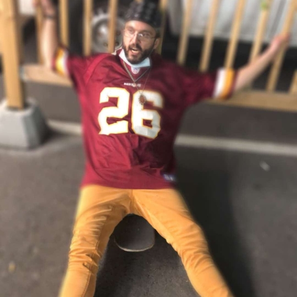 Profile Picture of Jesse Bean (@jessethechicken) on Poshmark